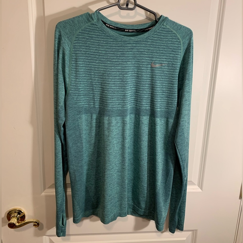 Nike men’s long sleeve running top medium